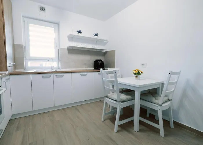 Apartamento Sweet Memories Coresi 1 *